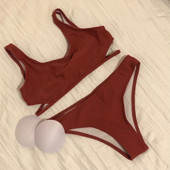 Bikini - Picture 1 of 6